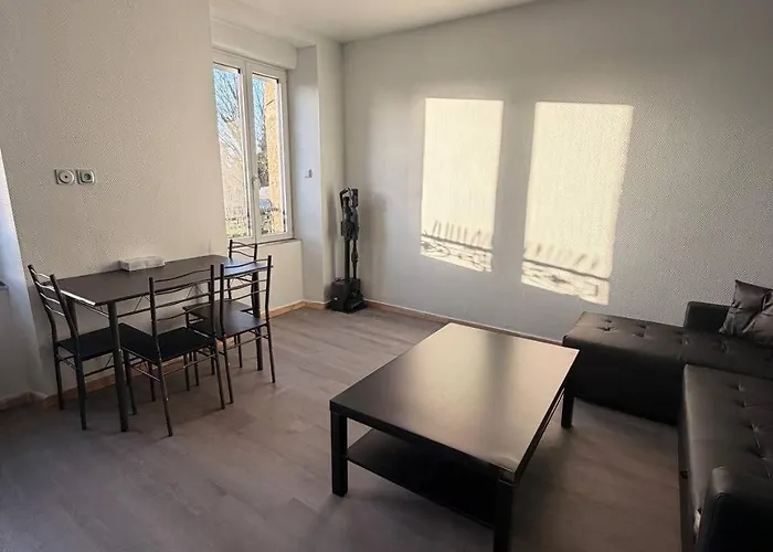 3 Kerinou Avec Tv Dans La & Le Salon Brest