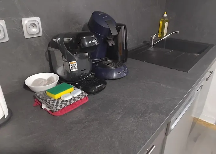 3 Kerinou Avec Tv Dans La & Le Salon Brest