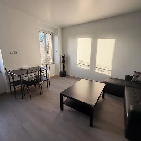 3 Kerinou Avec Tv Dans La & Le Salon Brest